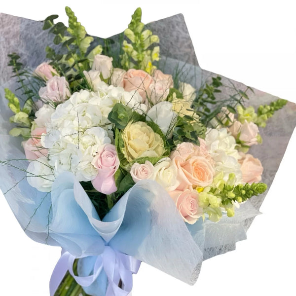 Buchet mix flori culori pale