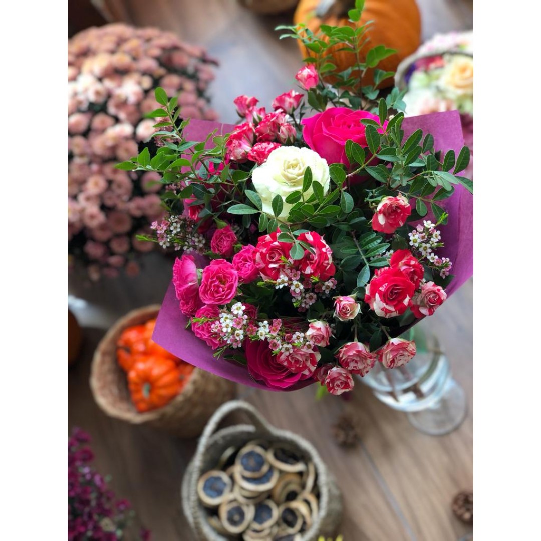 Buchet Mixt cu Trandafiri Roz - Buchete Elegante de Trandafiri si Flori Mixte - Aranjamente cu Trandafiri