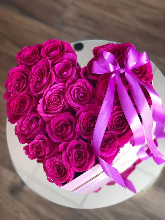 Inima din Trandafiri Roz - Aranjament Floral Inima - Flori in Forma de Inima