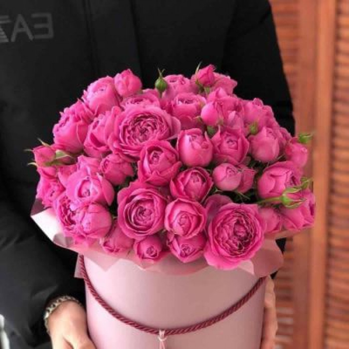 Trandafiri Roz - Aranjament cu Trandafiri Roz in Cutie - Pentru Ocazii Speciale